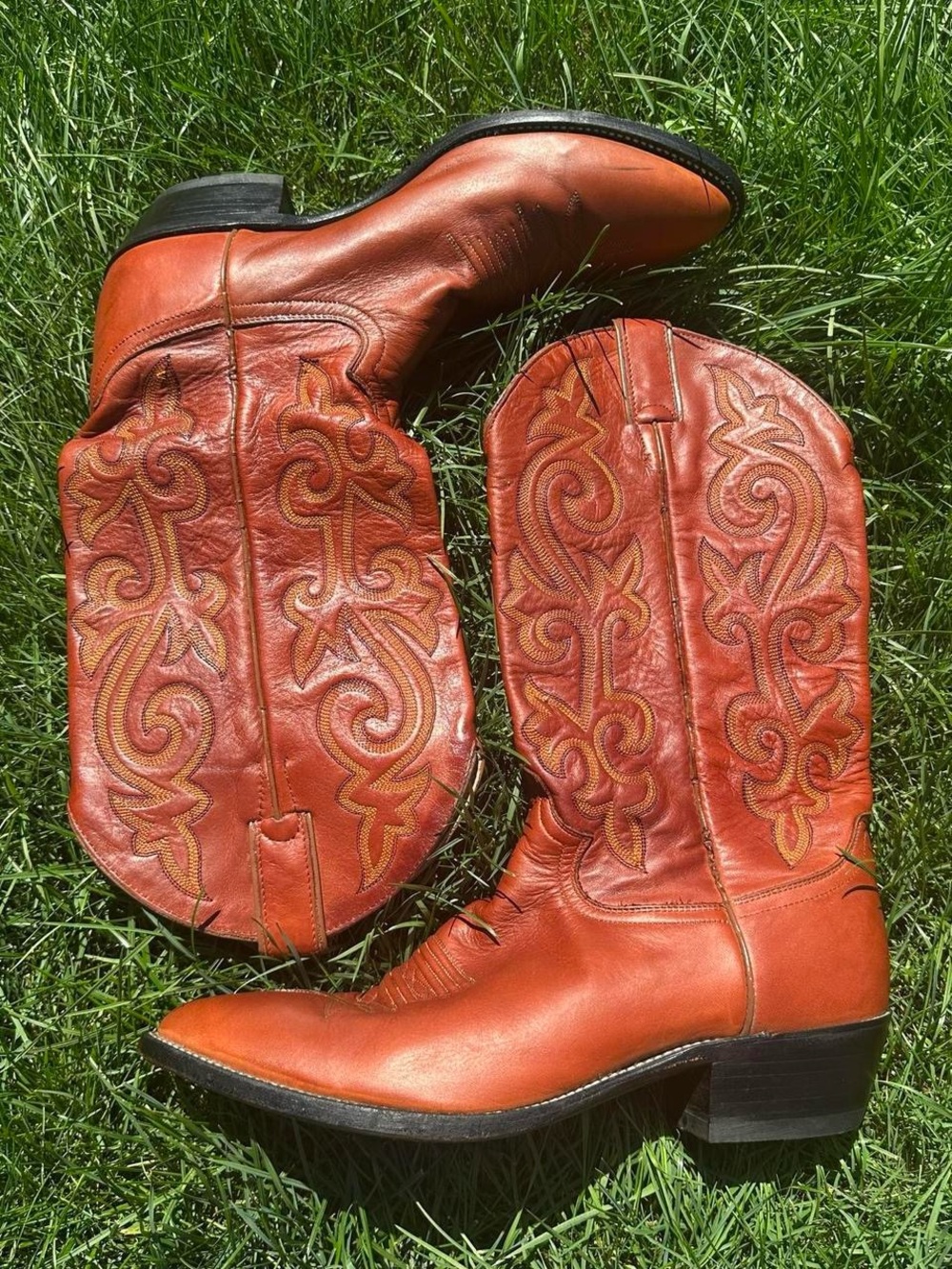 Justin Boots vintage 2001 made in Mexico Tan and Rust Leather Cowboy Boots